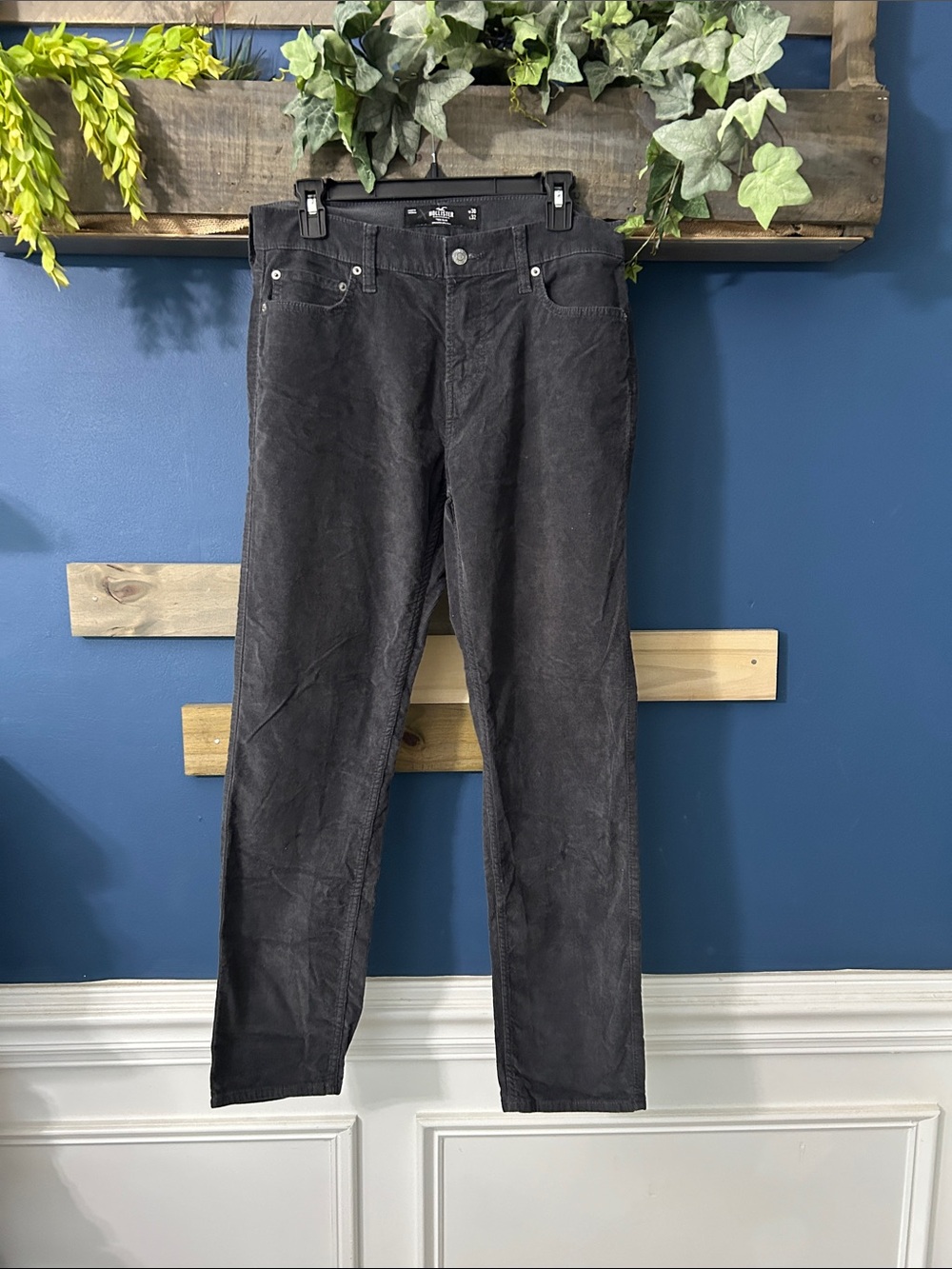Men's Hollister 90s Slim Fit Charcoal Gray Corduroy Pants 30. NWOT